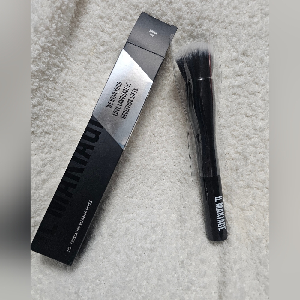 IL MAKIAGE Foundation Blending Brush #100